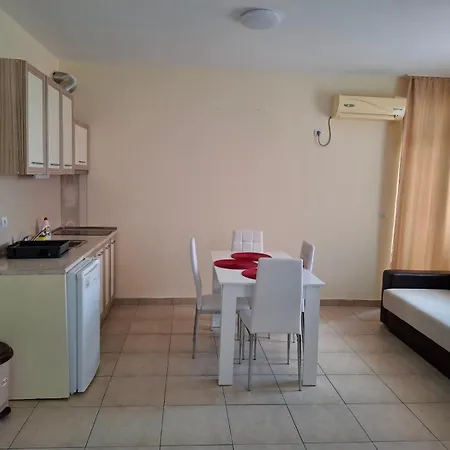 Deluxe In Sunny Apartment *