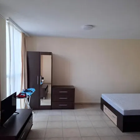 Deluxe In Sunny Lägenhet Slăntjev Brjag